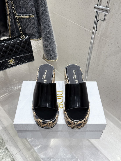 CD 26s Platform Sandal 65 Black Beige Monogram Patent Leather 636353