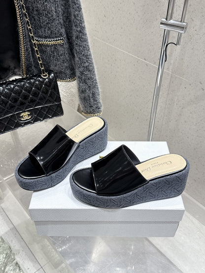 CD 26s Platform Sandal 65 Black Beige Patent Leather 636359