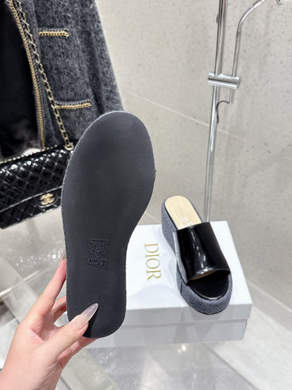 CD 26s Platform Sandal 65 Black Beige Patent Leather 636359