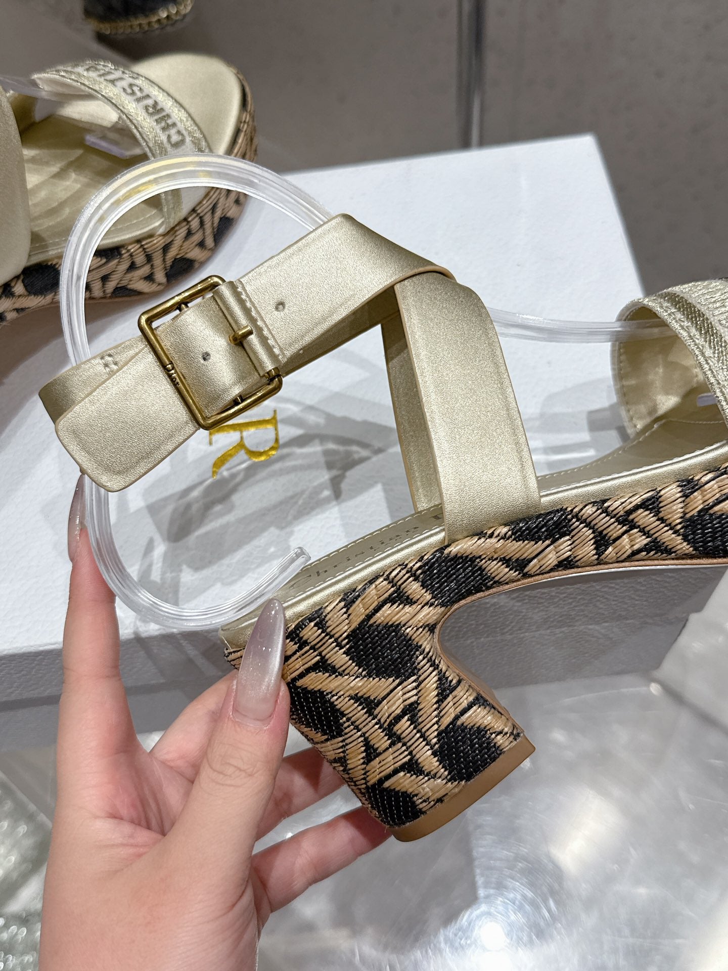 CD 26s Platform Sandal 70 Gold Champage Cowhide 636362
