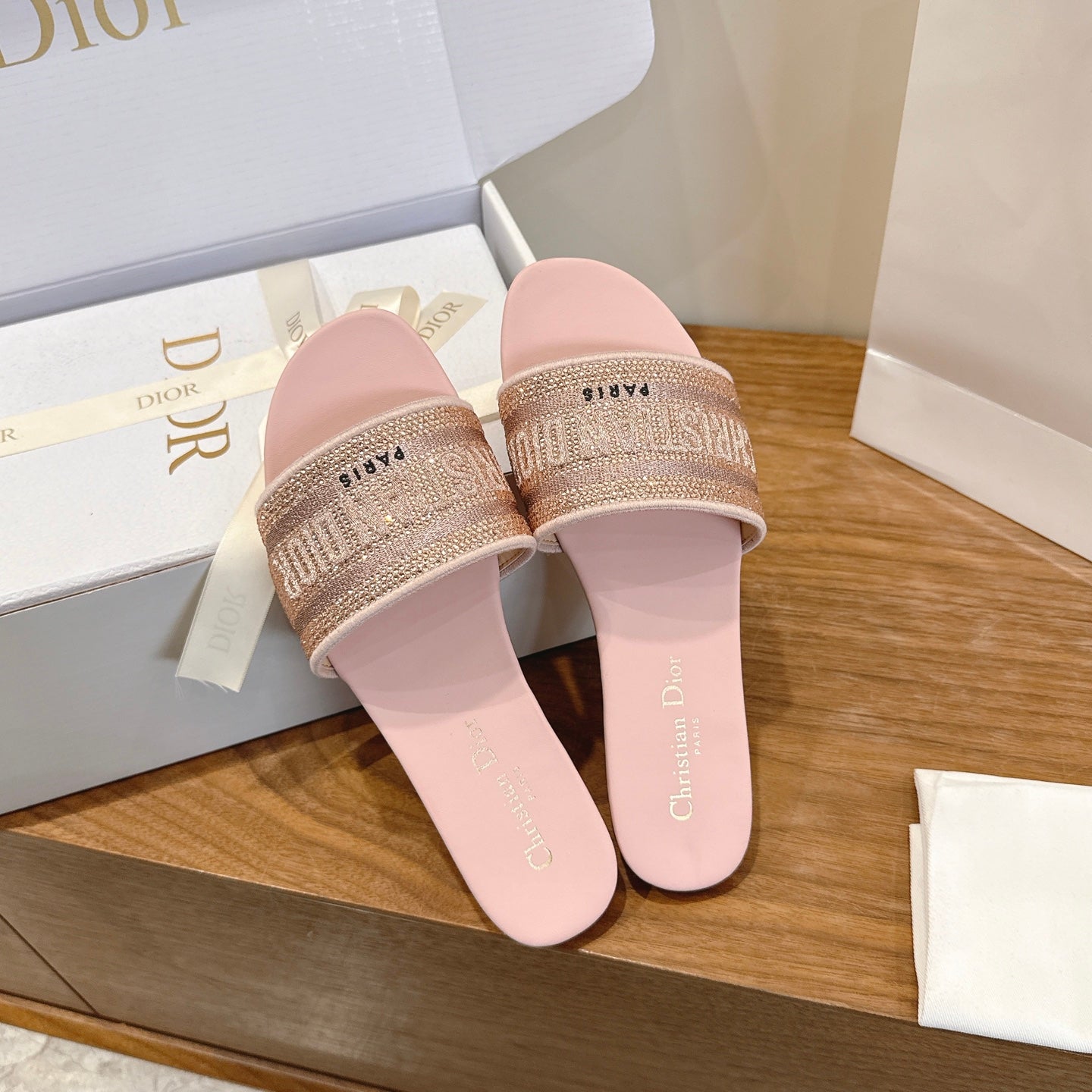 CD 26s Embroidered Sandals Pink Canvas Leather 685602
