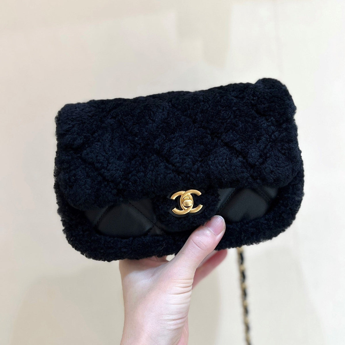 CC  24K Teddy Bear CF 18 cm Black Lambskin & Fur Light GHW