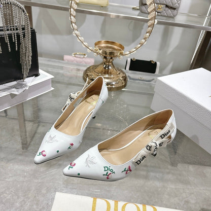 CD 26 High Heel Pump Flower 45 White Sheepskin Ribbon 679716