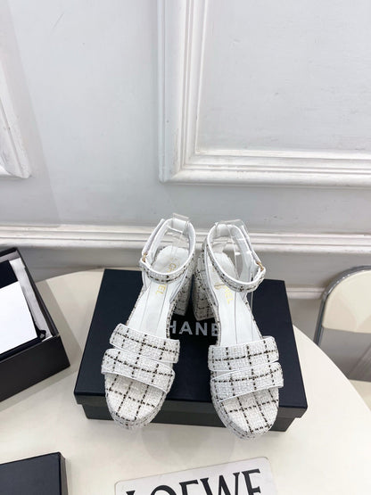 CC 26s HighHeeled Platform Sandals 85 White Black Tweed 631864
