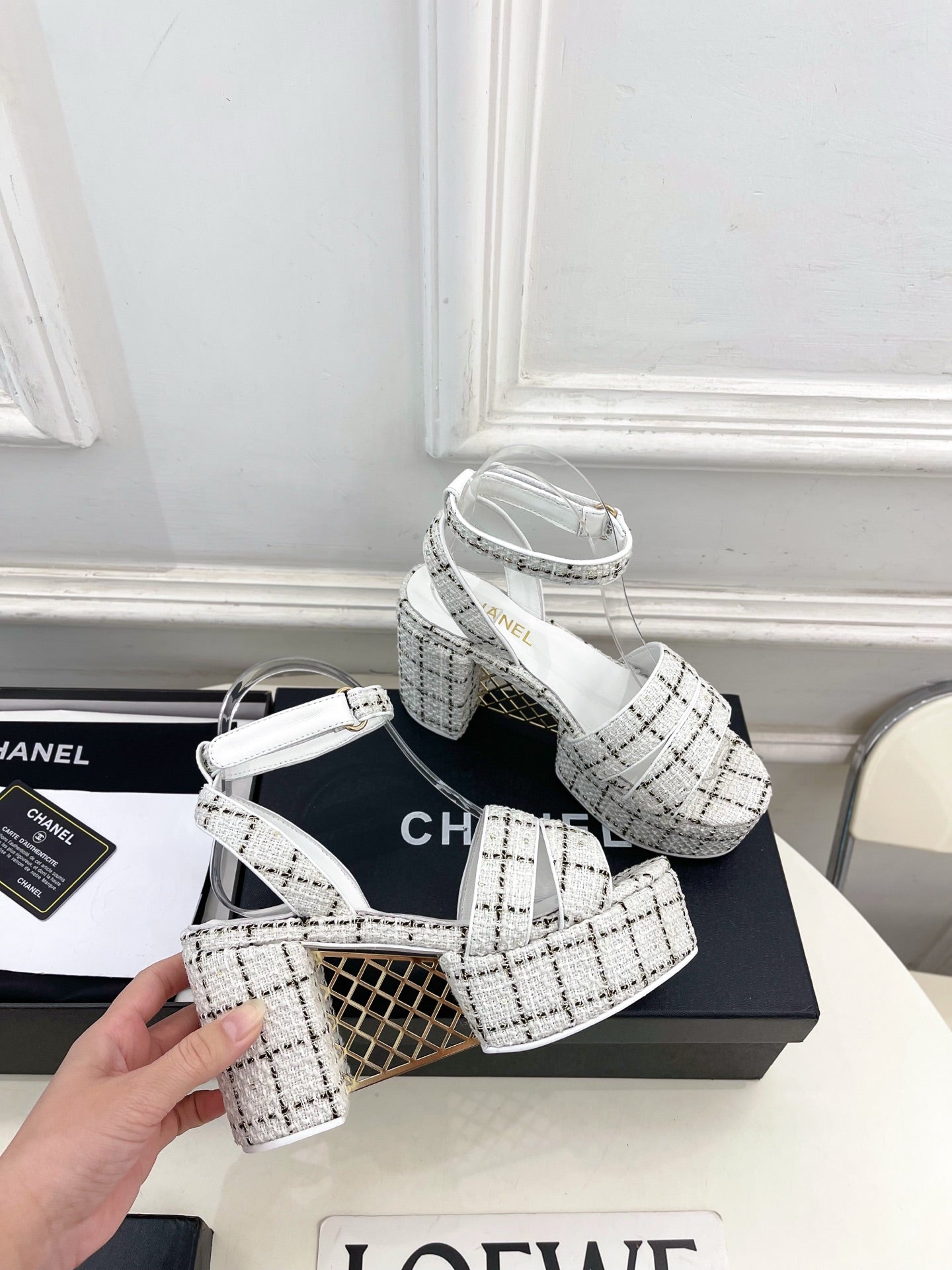 CC 26s HighHeeled Platform Sandals 85 White Black Tweed 631864