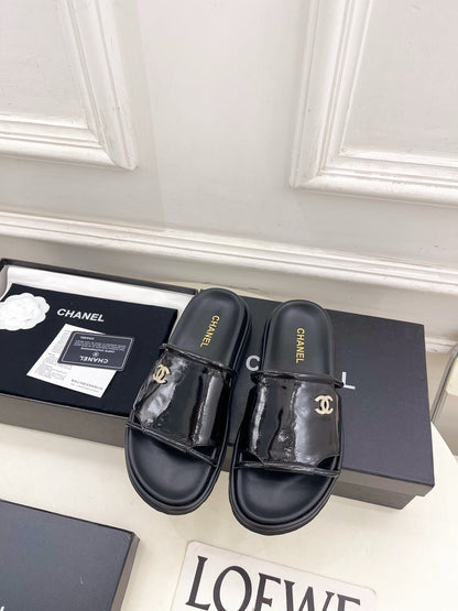 Chanel 2026 Platform Casual Slippers Patent Leather Sheepskin 831556
