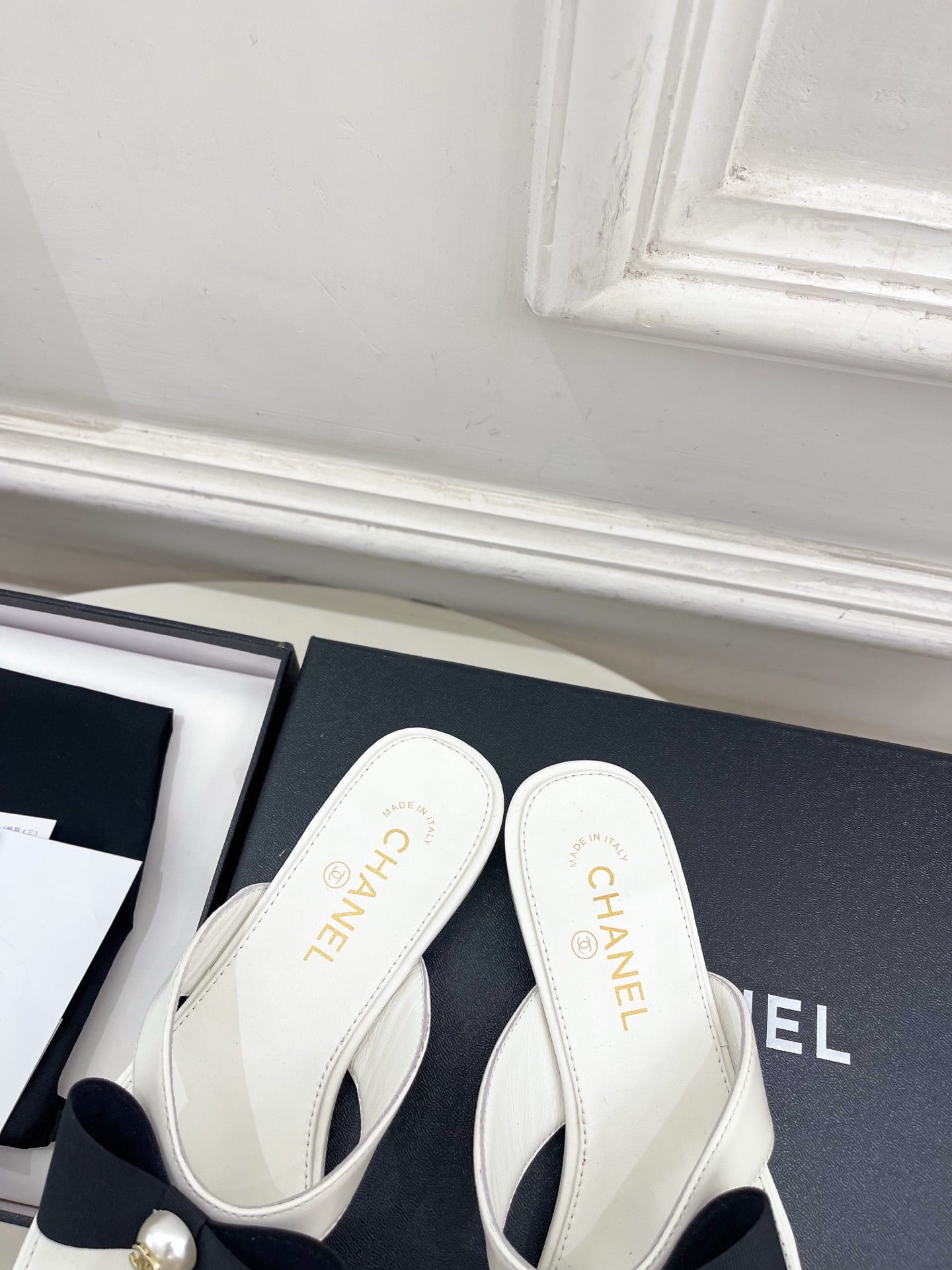 Chanel 2026 Double C Pearl Bow Flip-Flops Leather Sheepskin 831448