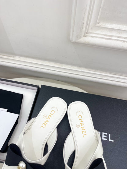 Chanel 2026 Double C Pearl Bow Flip-Flops Leather Sheepskin 831448