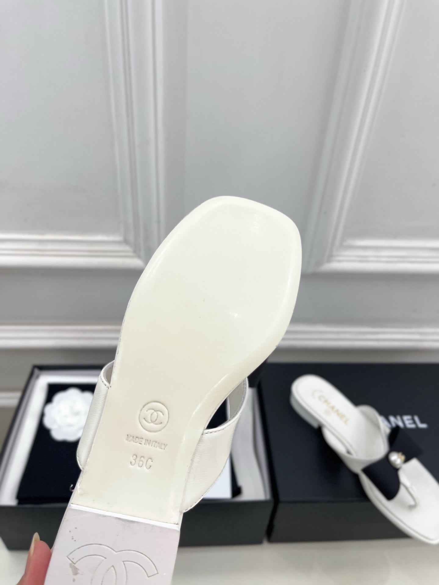 Chanel 2026 Double C Pearl Bow Flip-Flops Leather Sheepskin 831448