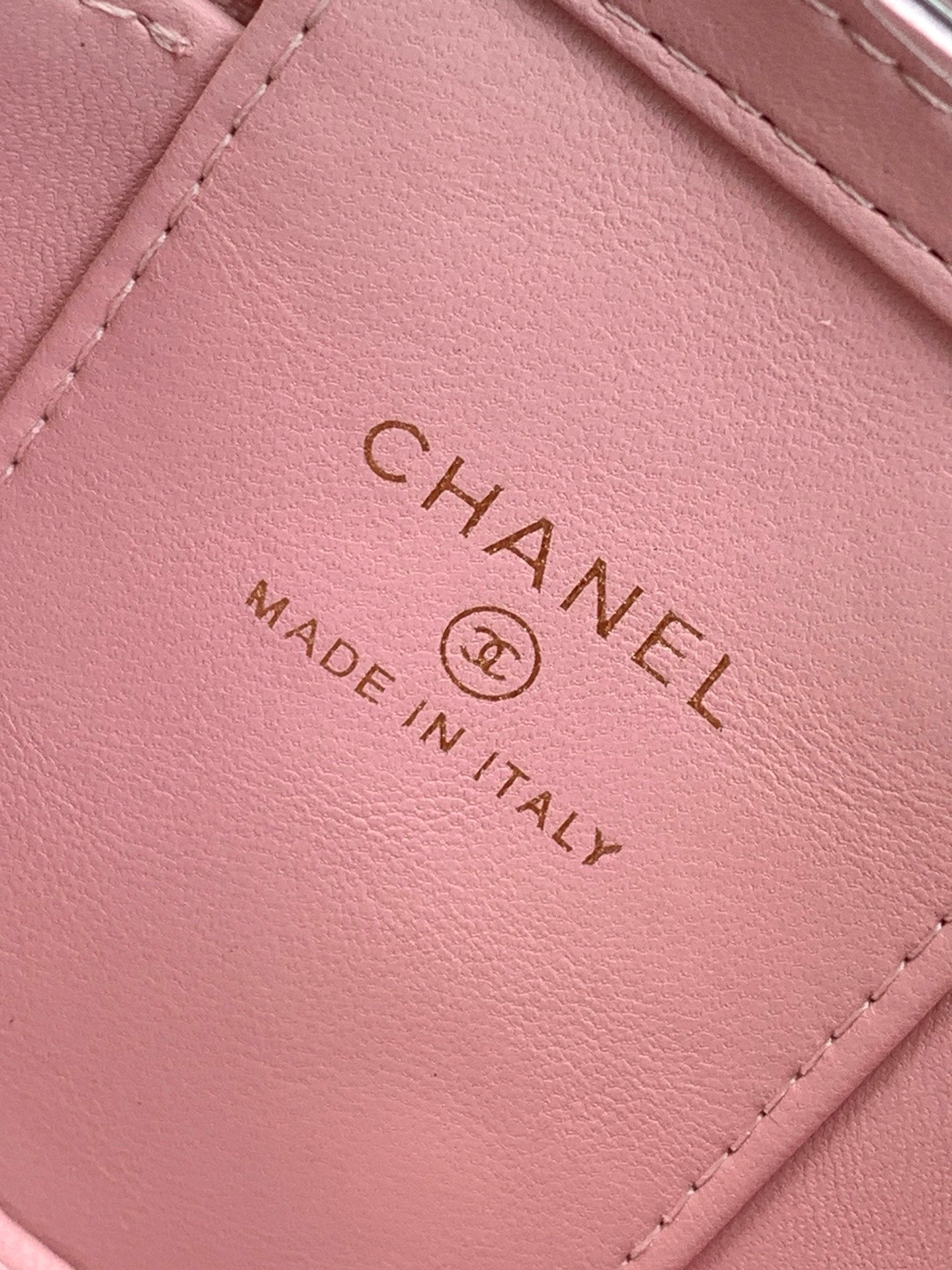 Chanel 2026 Chain Handle Makeup Bag 11cm Lambskin