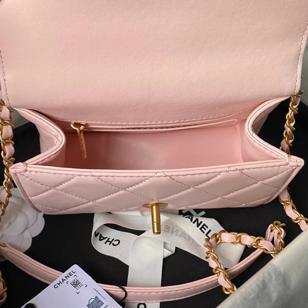 CC  25S FLAP BAG 18 CM IN LIGHT PINK LAMBSKIN WITH TOP HANDLE