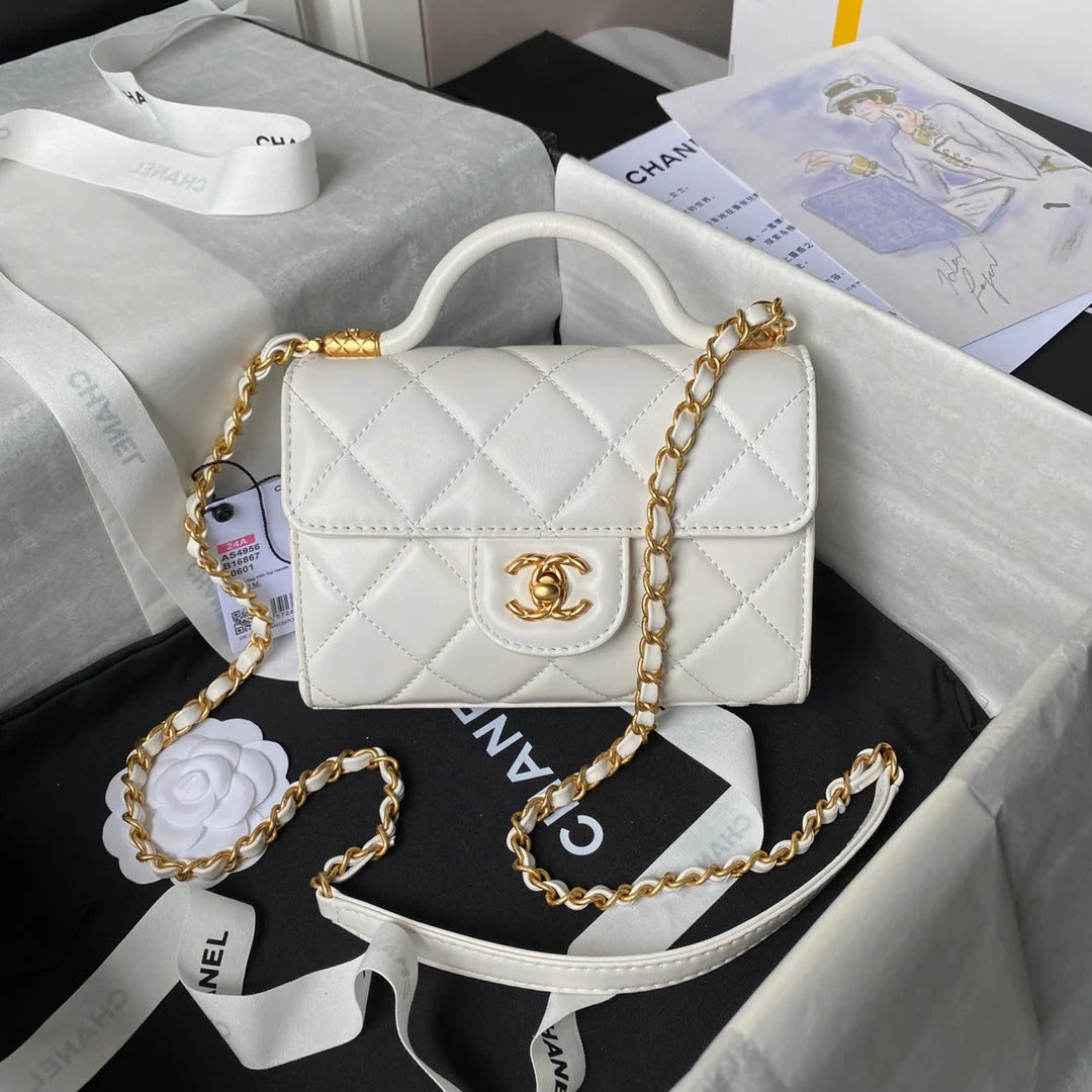 CC  25S FLAP BAG 18 CM IN WHITE LAMBSKIN WITH TOP HANDLE