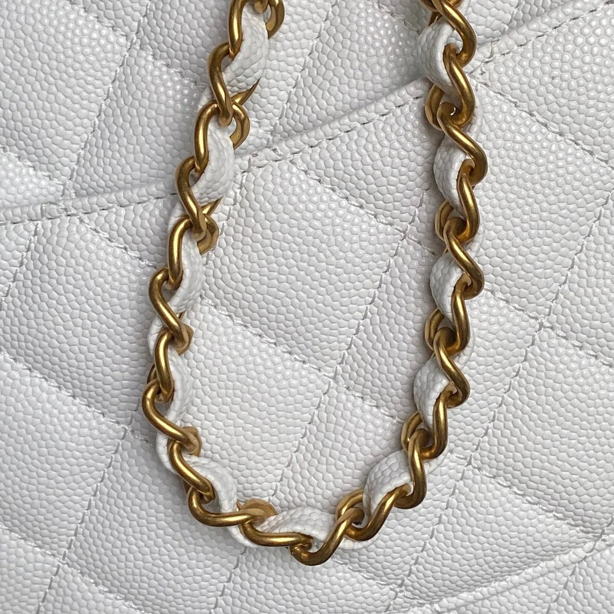 CHANEL 25S FLAP BAG 22 IN WHITE CALFSKIN GOLD HARDWARE